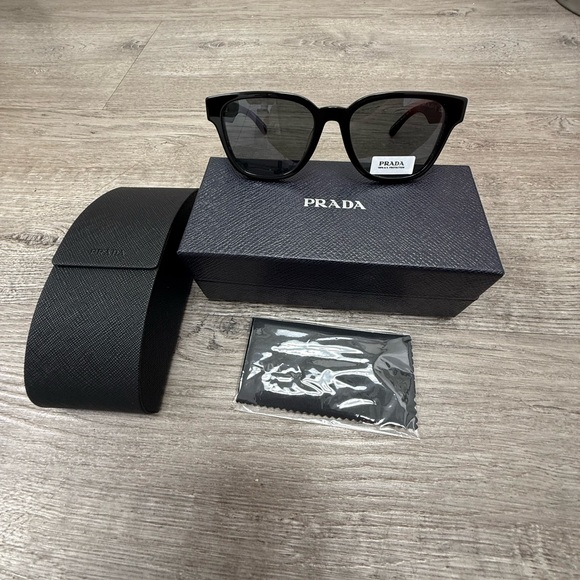 Authentic Prada SPR A04-F Asian Fit Black Square Sunglasses - Picture 1 of 10